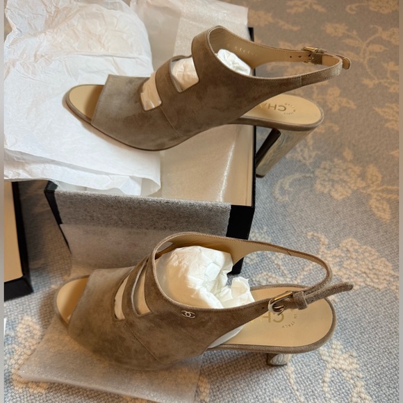 Chanel Interlocking CC Logo Suede Slingback Sandals, Size 42 - Picture 11 of 16